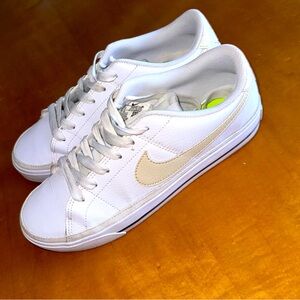 Sporty Nike sneakers !